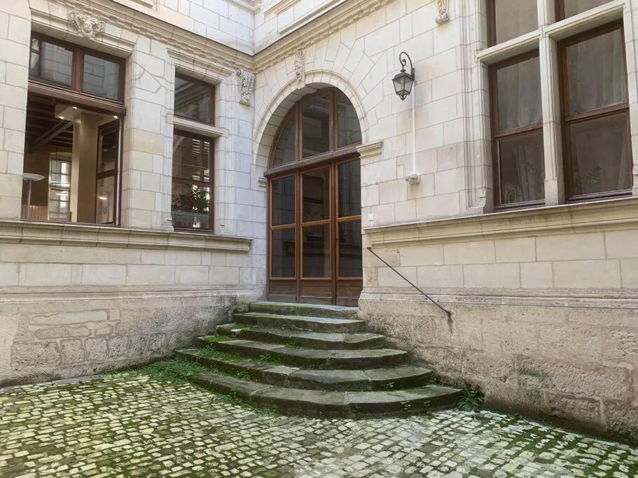 Hotel Robin Quantin In The Heart Of Old Tours Bagian luar foto