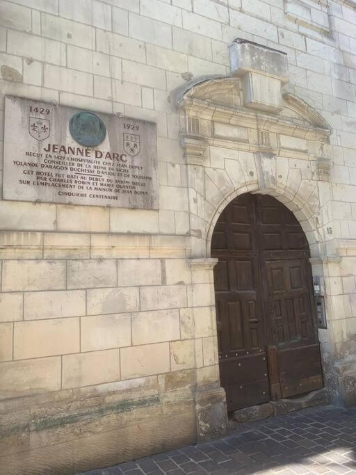 Hotel Robin Quantin In The Heart Of Old Tours Bagian luar foto